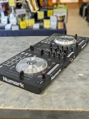 Numark - MIXTRACK PRO 3 2